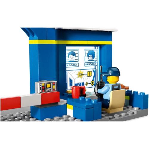 Конструктор Lego City 60370 Побег из полицейского участка фото 4